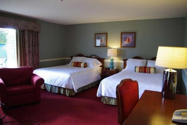 COLONIAL MOTEL AND SPA (Brattleboro)